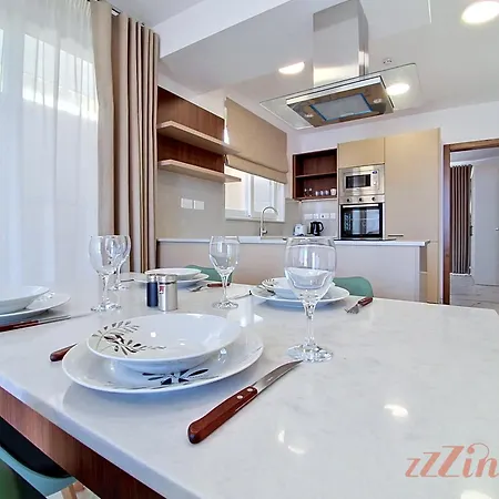 Modern Penthouse With Rooftop Views * Mellieha