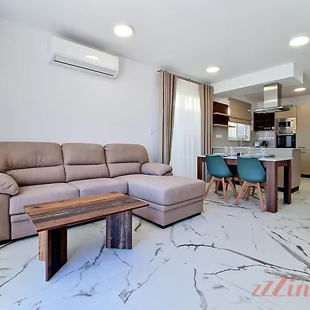 Modern Penthouse With Rooftop Views Apartment Mellieha