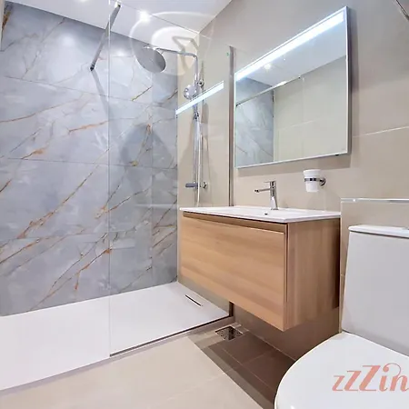 Modern Penthouse With Rooftop Views * Mellieha