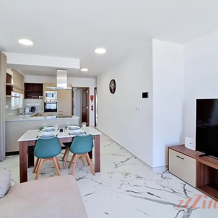Apartment Modern Penthouse With Rooftop Views Mellieha